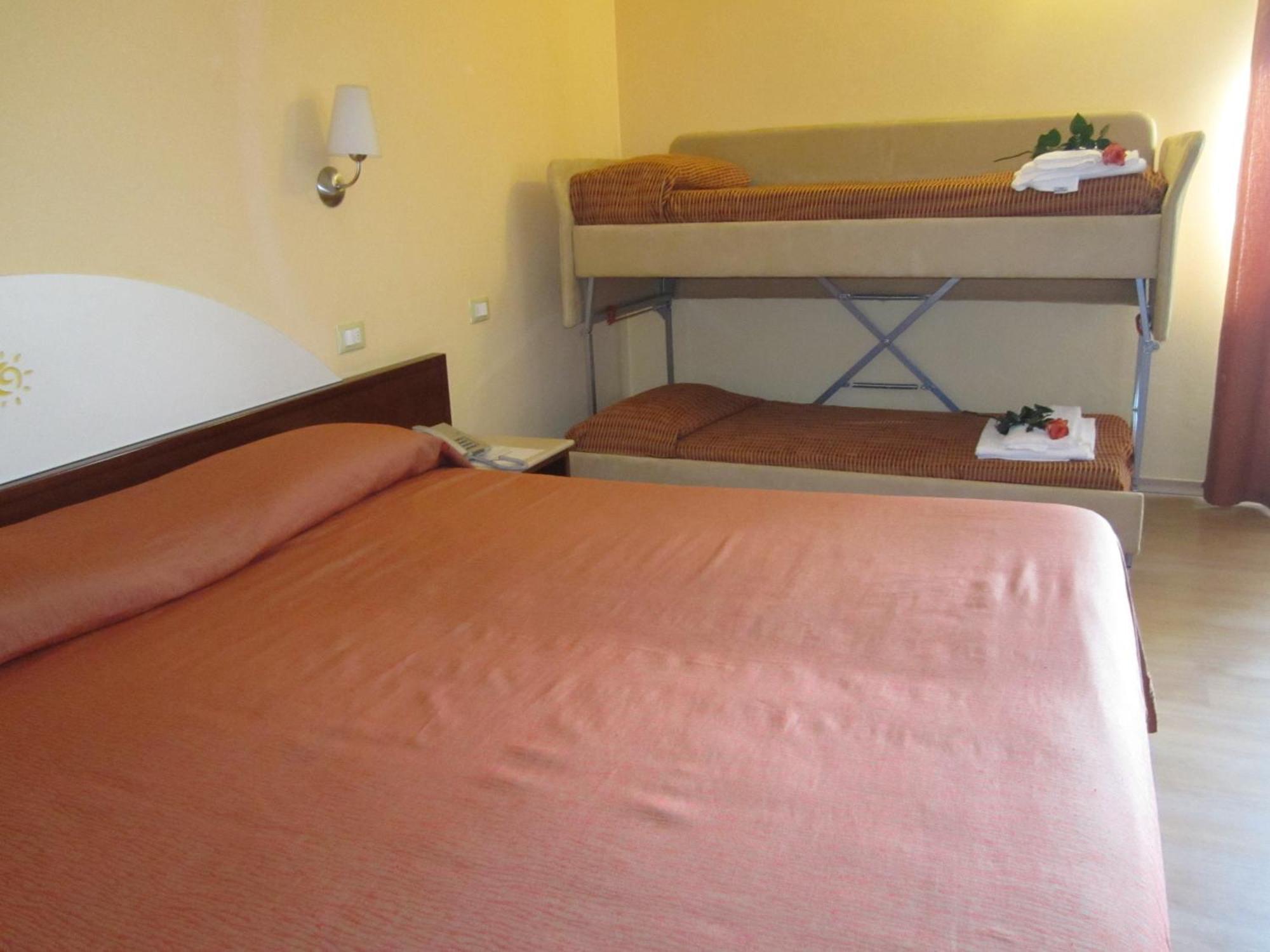 Hotel Al Sole - Enjoy Holiday Cavaion Veronese Exterior photo