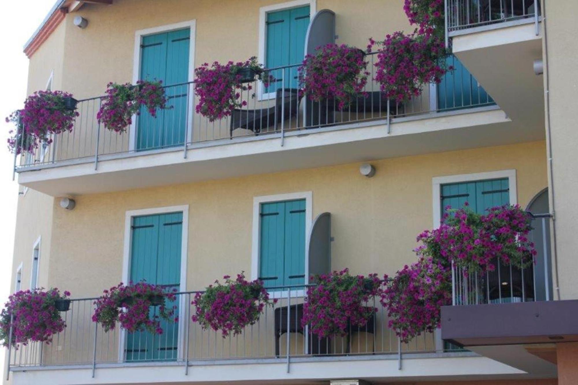 Hotel Al Sole - Enjoy Holiday Cavaion Veronese Exterior photo