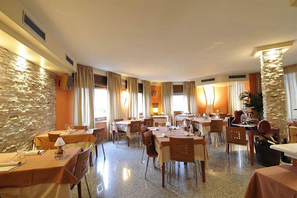 Hotel Al Sole - Enjoy Holiday Cavaion Veronese Exterior photo