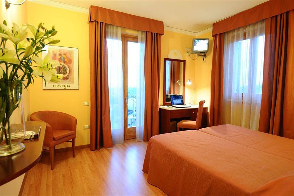 Hotel Al Sole - Enjoy Holiday Cavaion Veronese Exterior photo