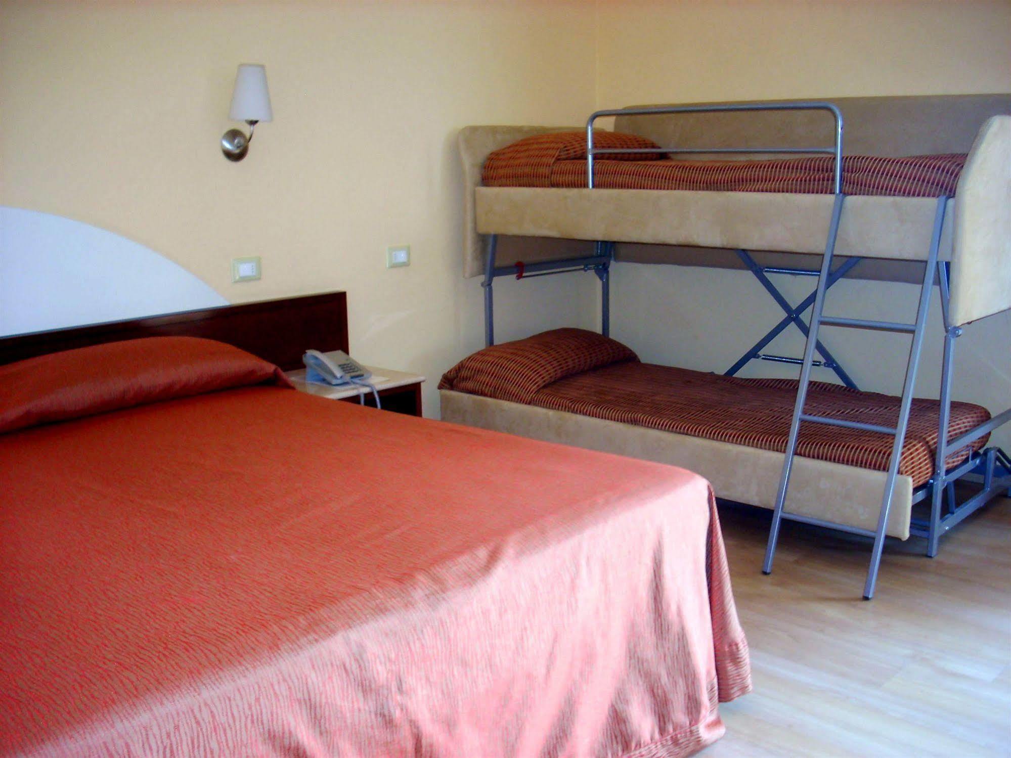 Hotel Al Sole - Enjoy Holiday Cavaion Veronese Exterior photo
